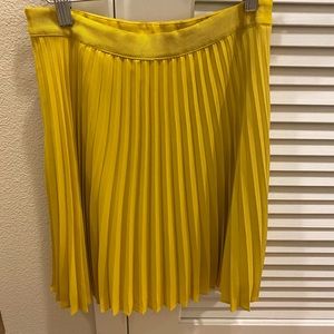 Ann Taylor LOFT Yellow Skirt. Size 00P.